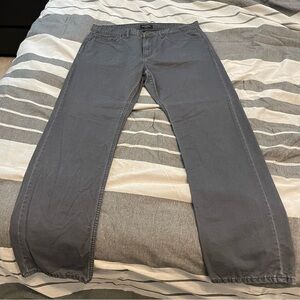 Banana republic men’s pant. Grey in EUC. Flat front for flattering look!